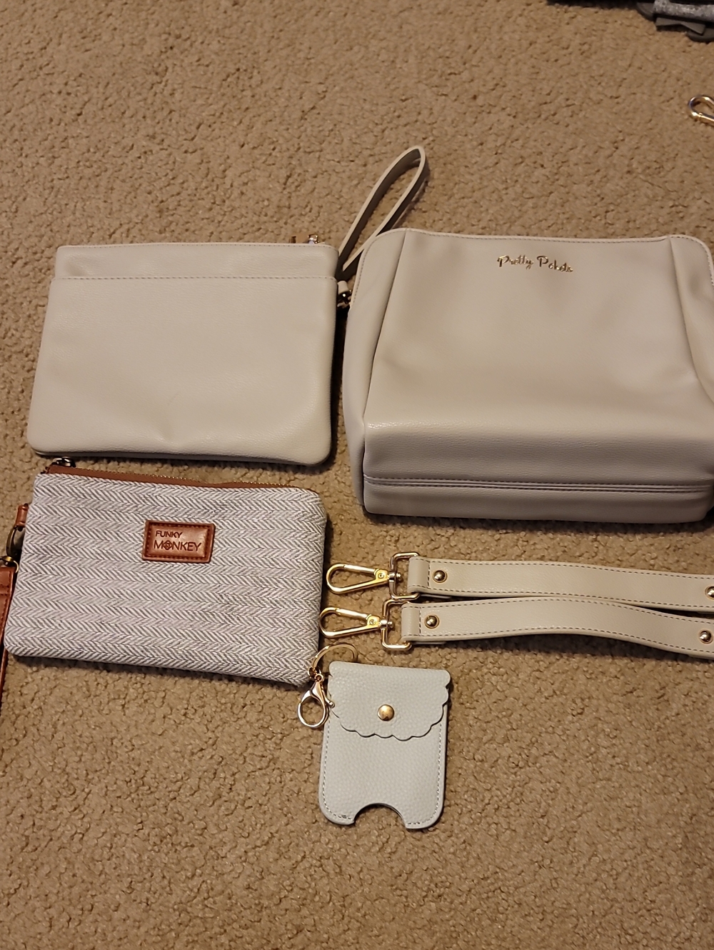 Gray Wristlet & Accessories Bundle